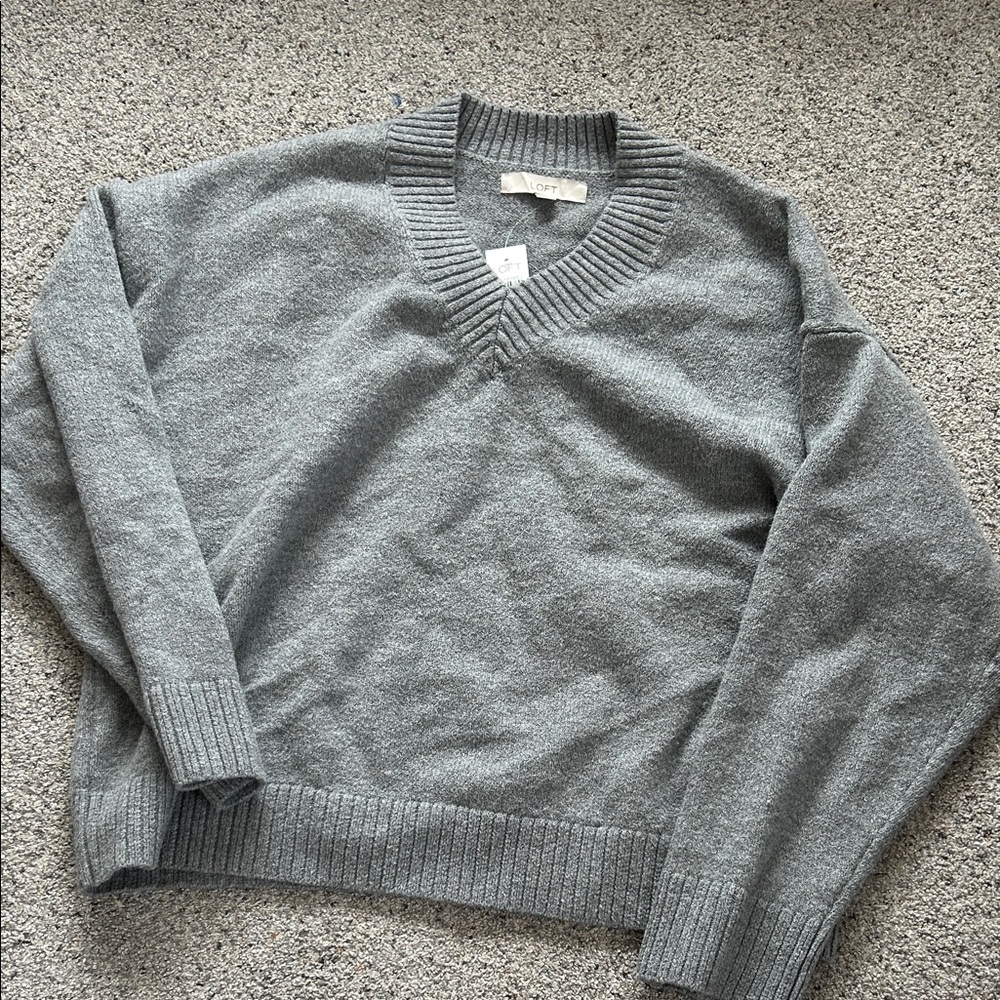BNWT gray loft women’s vneck  Sweater
